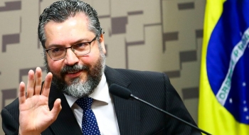 Ex-chanceler Ernesto Araújo cogita candidatura a deputado federal
